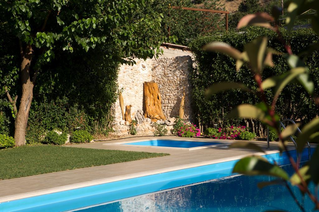 Exanthia Villas *