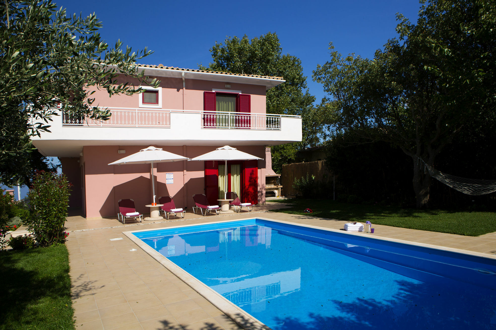 Exanthia Villas *